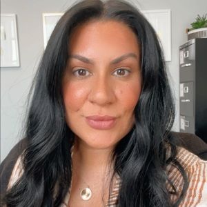 Meet your Posher, Desiree